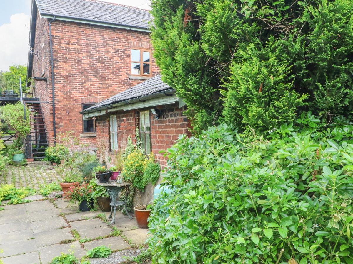 The Toolshed Villa Warrington Bagian luar foto