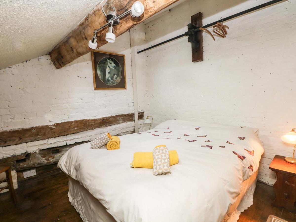 The Toolshed Villa Warrington Bagian luar foto